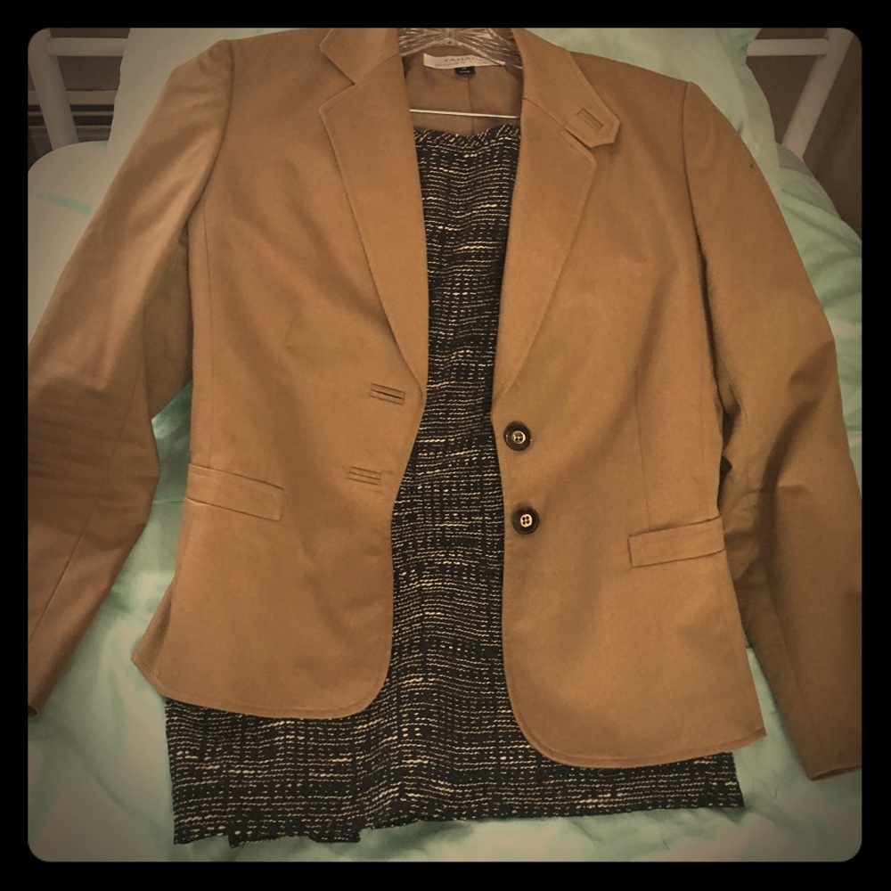 Skirt suit